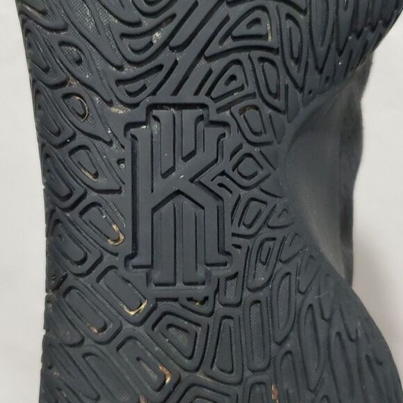 Kyrie Flytrap 5 in Black Men's Size 10 - Picture 16 of 16